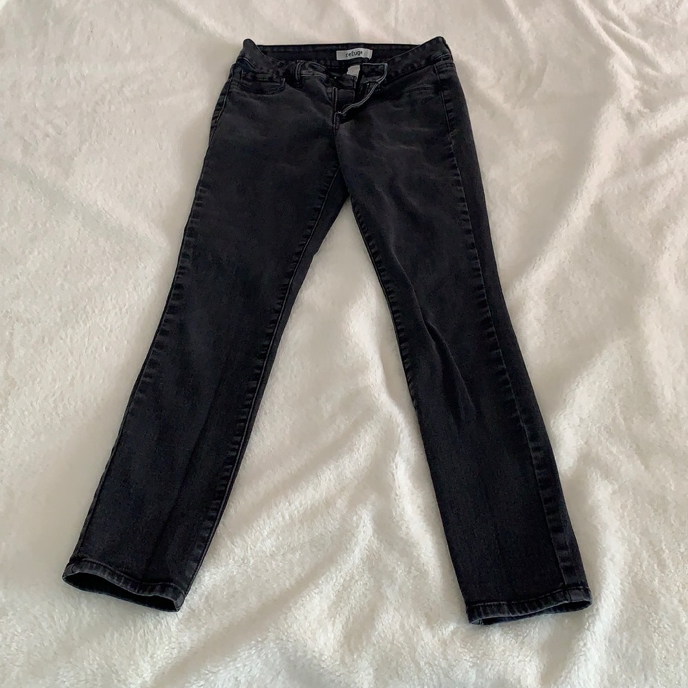 Mid-rise black skinny jeans